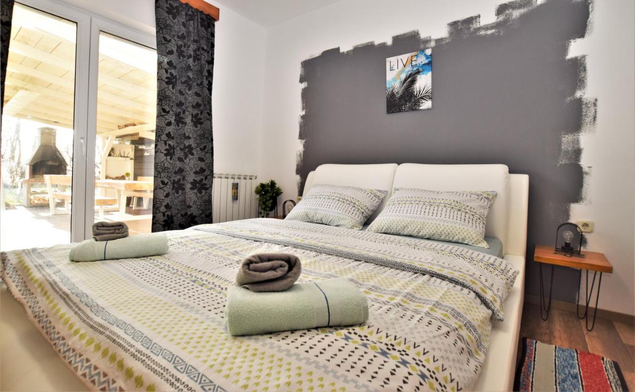 Holiday Home Melani Sinac Esterno foto
