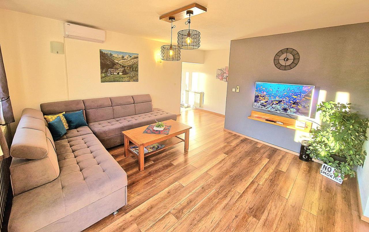 Holiday Home Melani Sinac Esterno foto